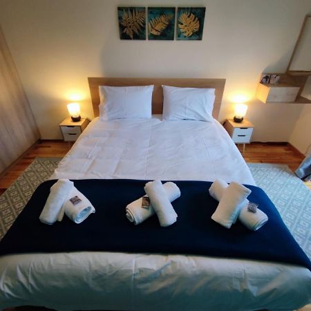 Wood & White Apartment In Historic Center With 2 Bedrooms 이오아니아 외부 사진