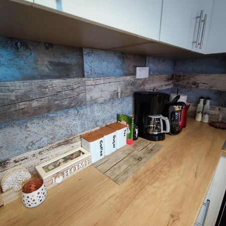 Wood & White Apartment In Historic Center With 2 Bedrooms 이오아니아 외부 사진