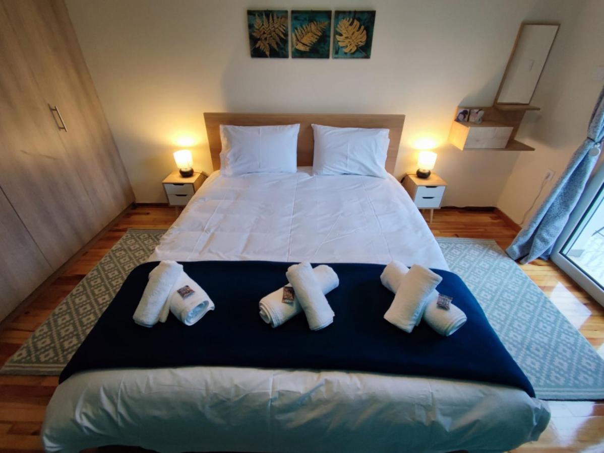 Wood & White Apartment In Historic Center With 2 Bedrooms 이오아니아 외부 사진