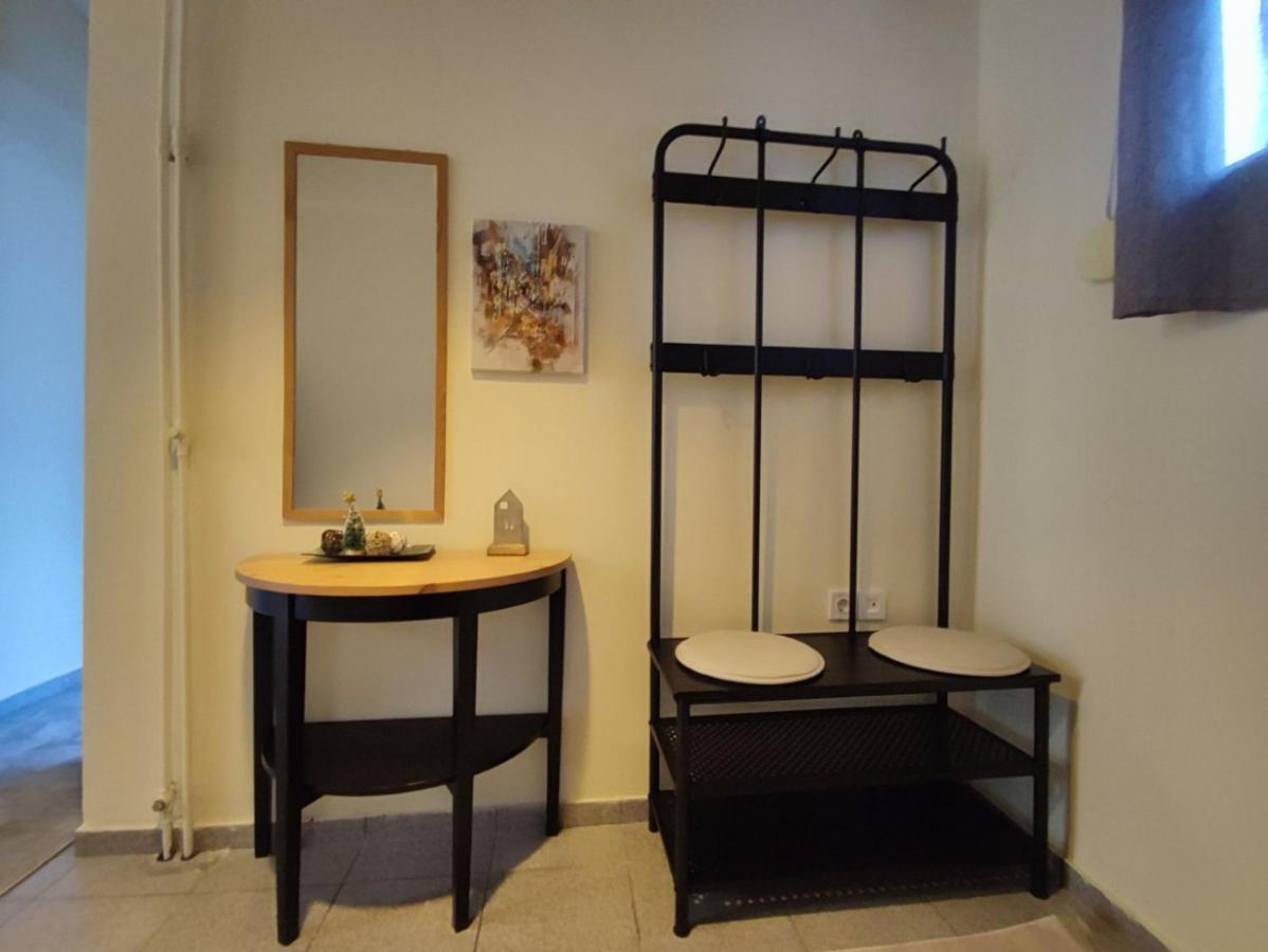Wood & White Apartment In Historic Center With 2 Bedrooms 이오아니아 외부 사진