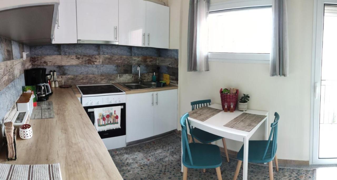 Wood & White Apartment In Historic Center With 2 Bedrooms 이오아니아 외부 사진