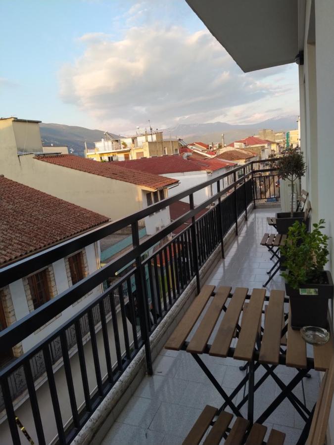 Wood & White Apartment In Historic Center With 2 Bedrooms 이오아니아 외부 사진