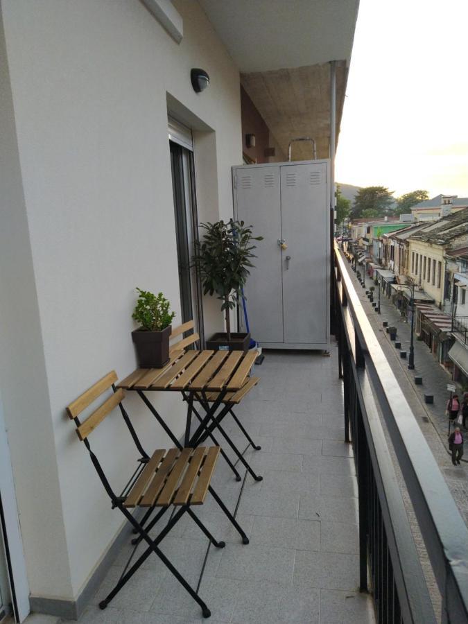 Wood & White Apartment In Historic Center With 2 Bedrooms 이오아니아 외부 사진